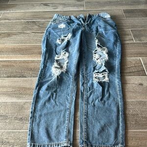 Super cute baggy, Mom jeans with rips in the front